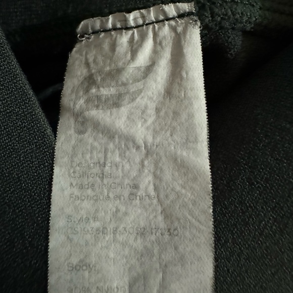 FABLETICS Everglade Pierced Laser Cut Cropped Length Leggings S Small $78 EUC - Picture 10 of 13